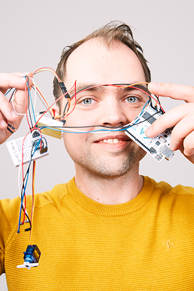 Bilde av Gunnar som smiler så pent hen kan