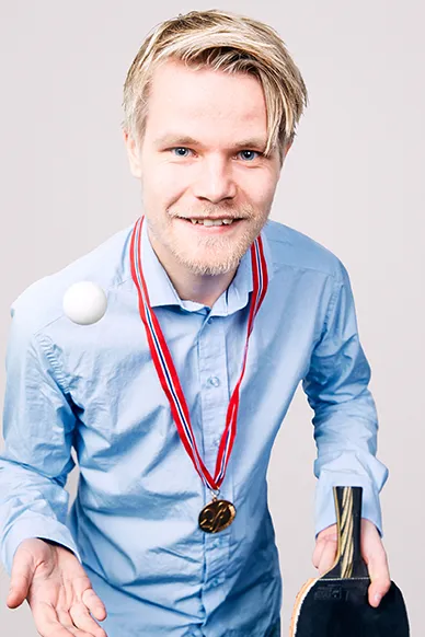 Bilde av Hogne som smiler så pent hen kan